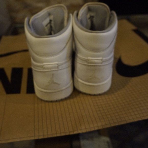 Air Jordan 1 Mid Men\'s Shoes in White  men\'s 8 main image 9